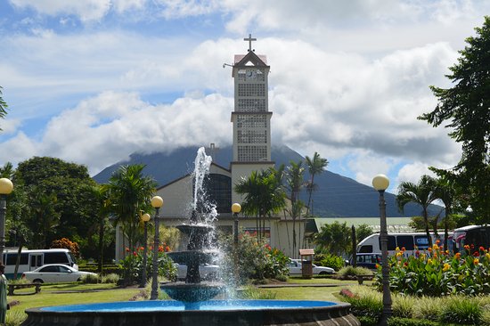 La Fortuna de la mano con habitantes en situación de calle y personas sin empleo